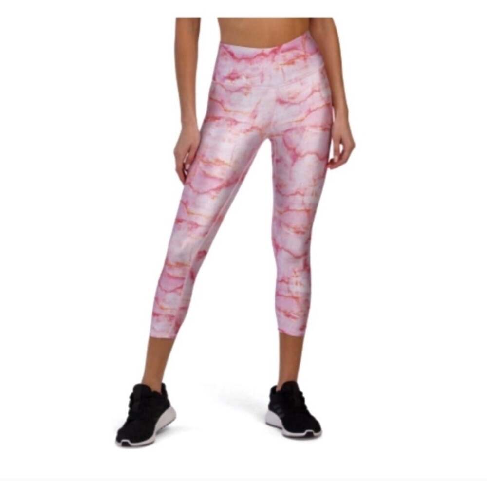 Terez Rose Quartz Capri Leggings.                          NWT. Med.